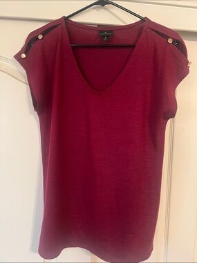 Worthington Wine V-Neck Cap Sleeve Tank with Gold Button Details